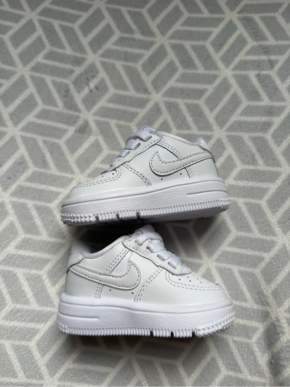 Nike Kids White Low-Top Sneakers with Classic Swoosh